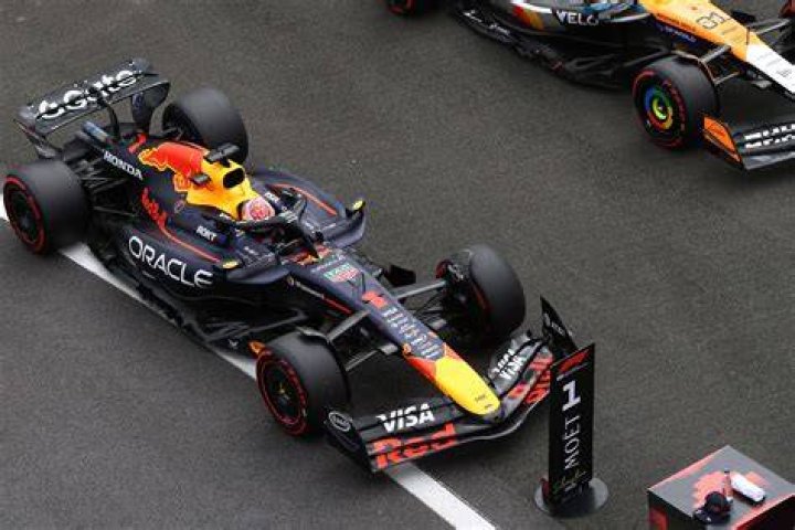 Are F1 cars manual?