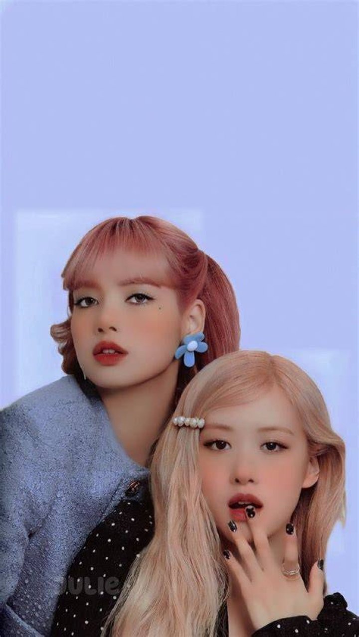 Are Lisa and Rosé best friends?
