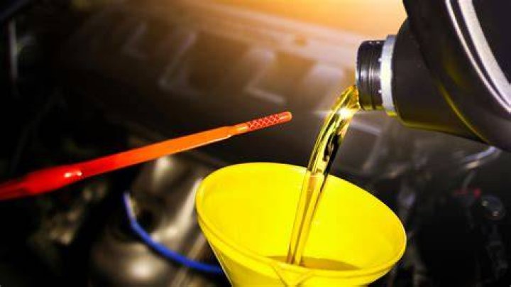 Does oil get thinner when hot?
