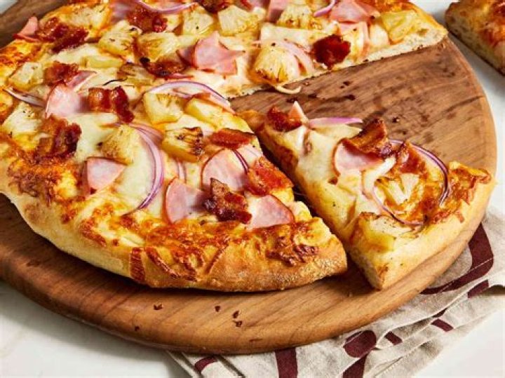 What is the most popular pizza in Hawaii?