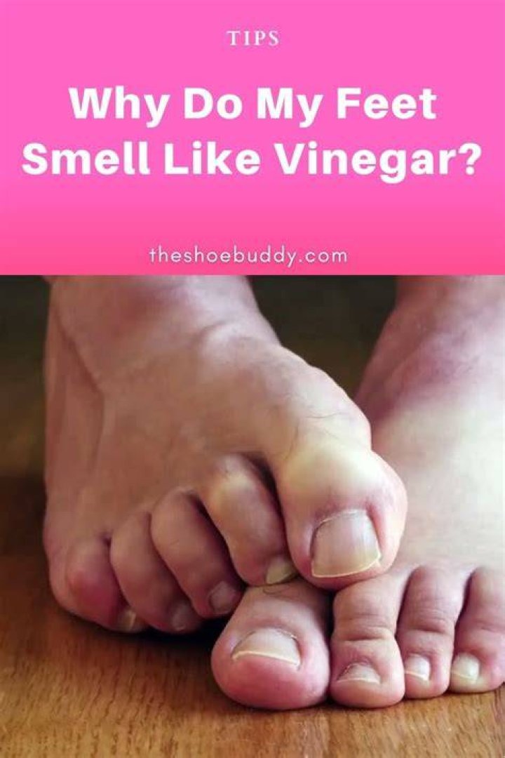 Why do women's feet smell like vinegar?